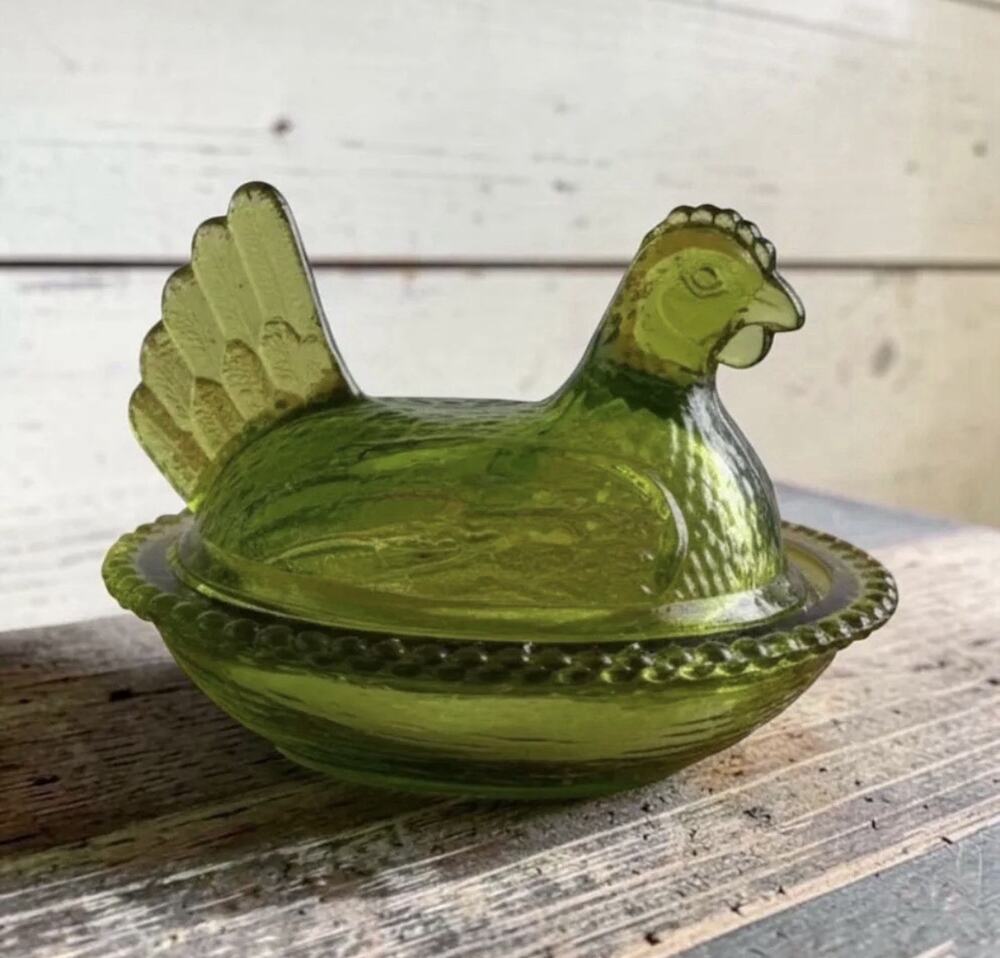 AAA Coitsville/ Rosso Mini Wide Base Salt Cellar Hen on Nest Light Green